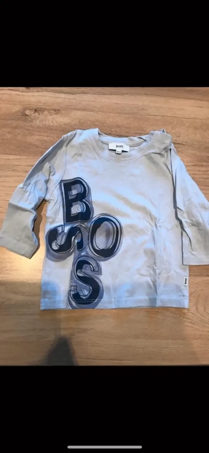 T-shirt Hugo boss taille 12 mois