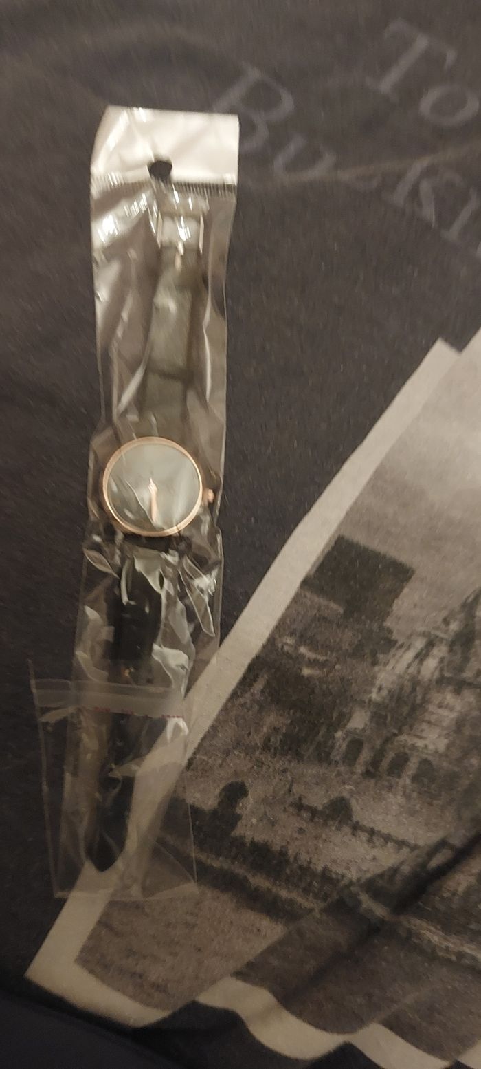 Montre femme noir - photo numéro 4