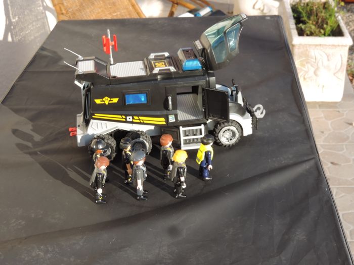 camion de police - photo numéro 2