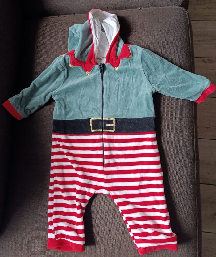 Pyjamas ou sur pyjamas lutin de Noël