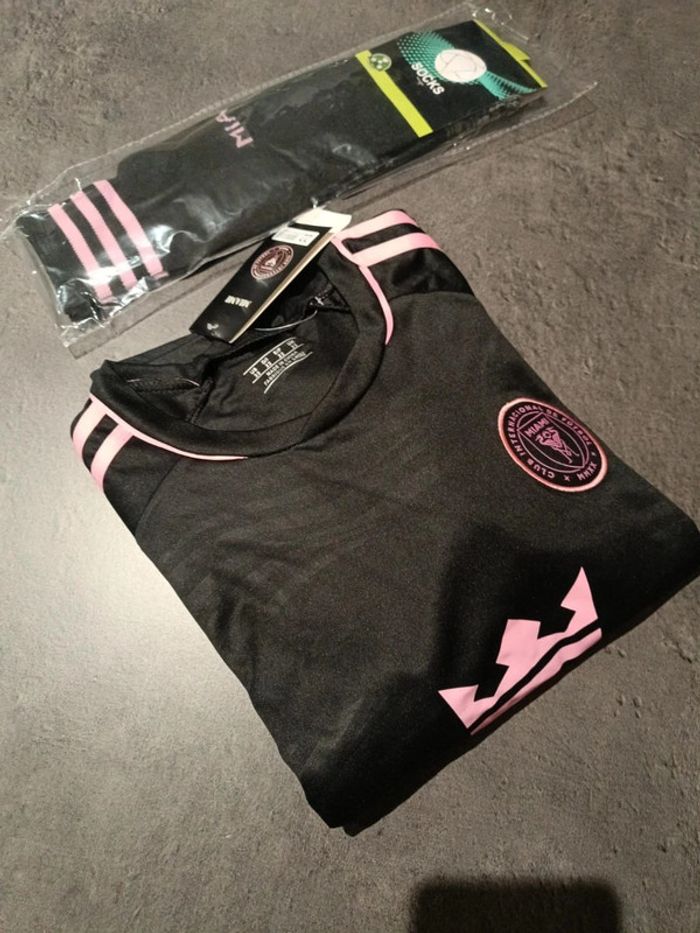 Tenue football Léo Messi Inter Miami rose. T.22 - photo numéro 4