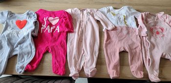 Lot de 5 pyjamas taille 6 mois