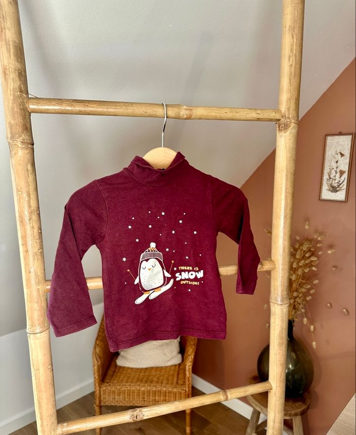 đ Teeshirt bordeaux Kiabi taille 12 mois đ