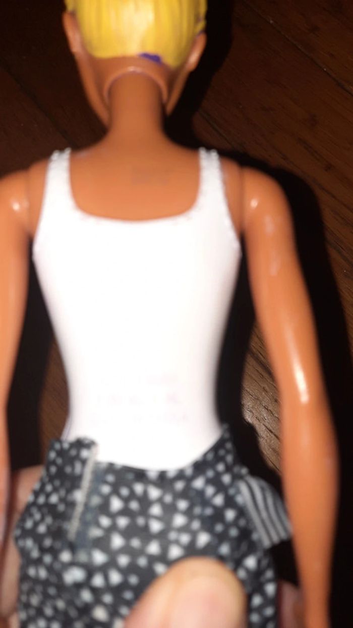 Barbie color reveal noire jaune - photo numéro 3