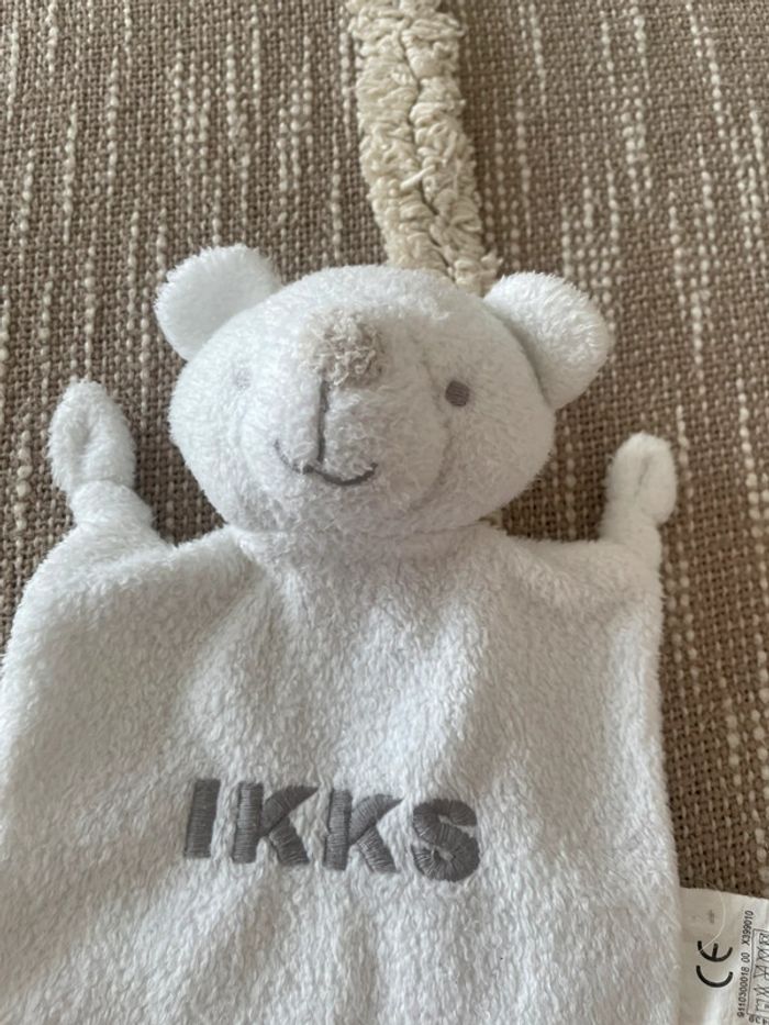 Peluche doudou plat 22cm ikks ours blanc et gris très bon état - photo numéro 2