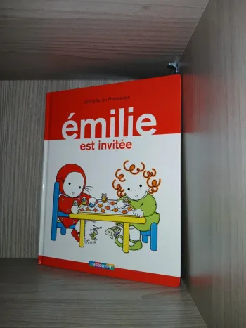 📚 Livre Émilie est invitée.