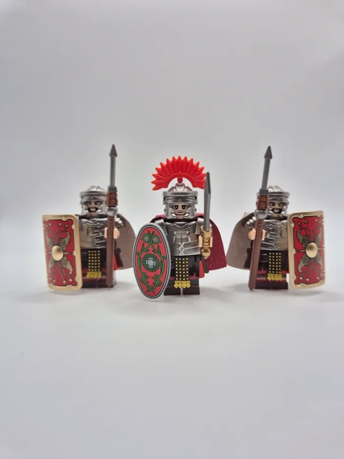 Figurines type lego Centurion + 2 soldats légionnaires romains