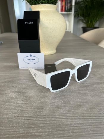 Lunettes de soleil Prada