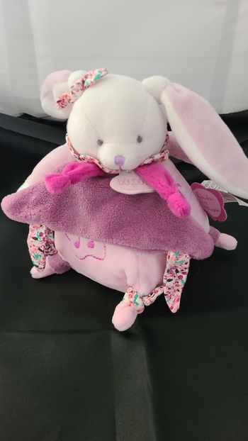 Peluche musicale lapin Cerise - Doudou et compagnie
