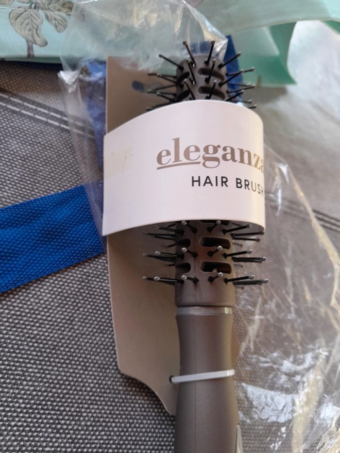 Brosse à cheveux - photo numéro 2