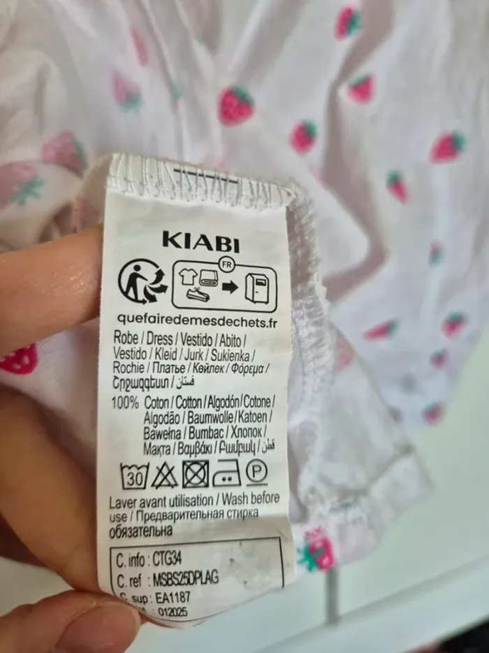 robe d'été KIABI taille 2 ans 92cm blanches motifs fraises sans  manches  🌸 collection 2025 - photo numéro 6