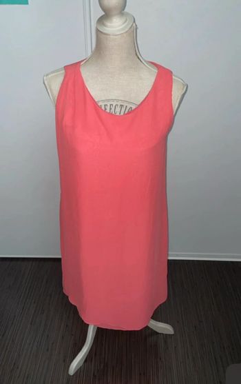 Titre : Robe William de Faye Neuve - Taille M - Couleur Corail - Élégante et Chic