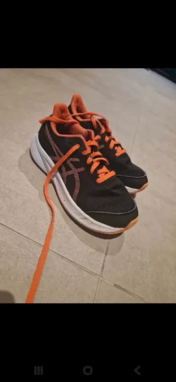 Basket asics noir et corail taille 35.5 tres bon etat