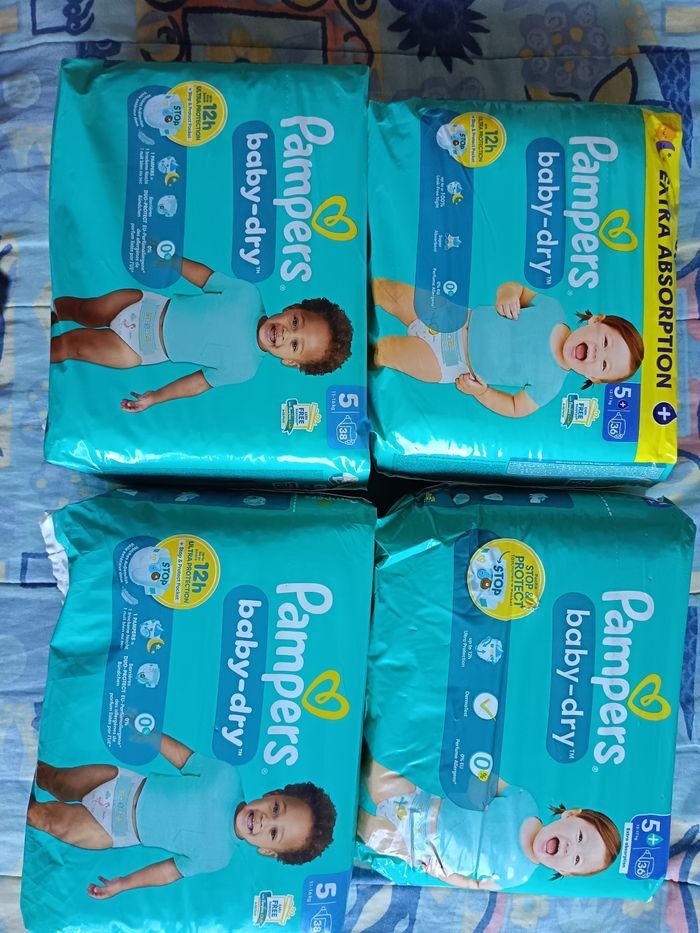 Lot de 4 paquets de couches pampers baby dry taille 5