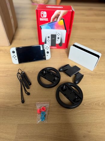Nintendo Switch Oled – Pack complet + accessoires – État impeccable