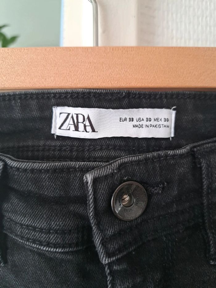 Jean noir extensible zara T 38 - photo numéro 2