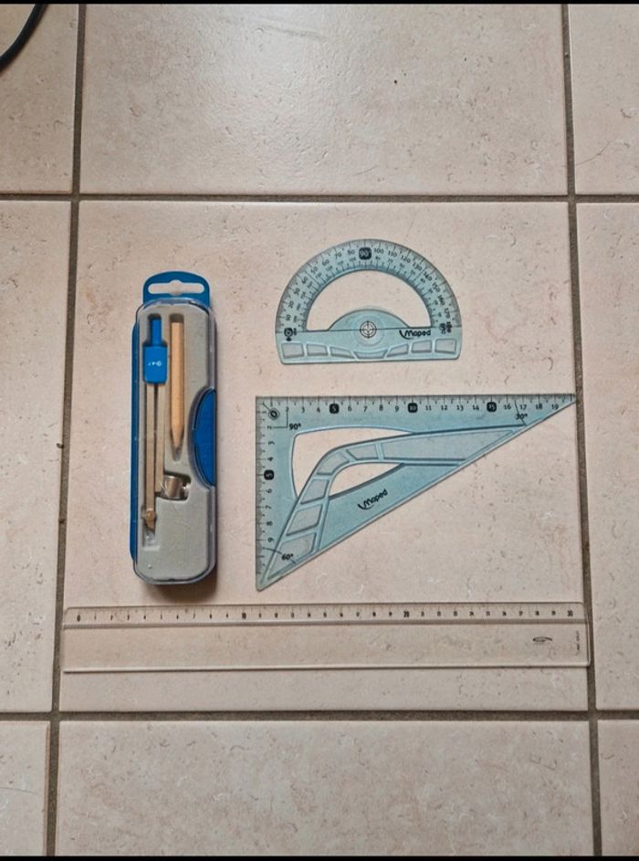 Lot de 4 accessoires de géométrie compas, règle, équerre et rapporteur maped