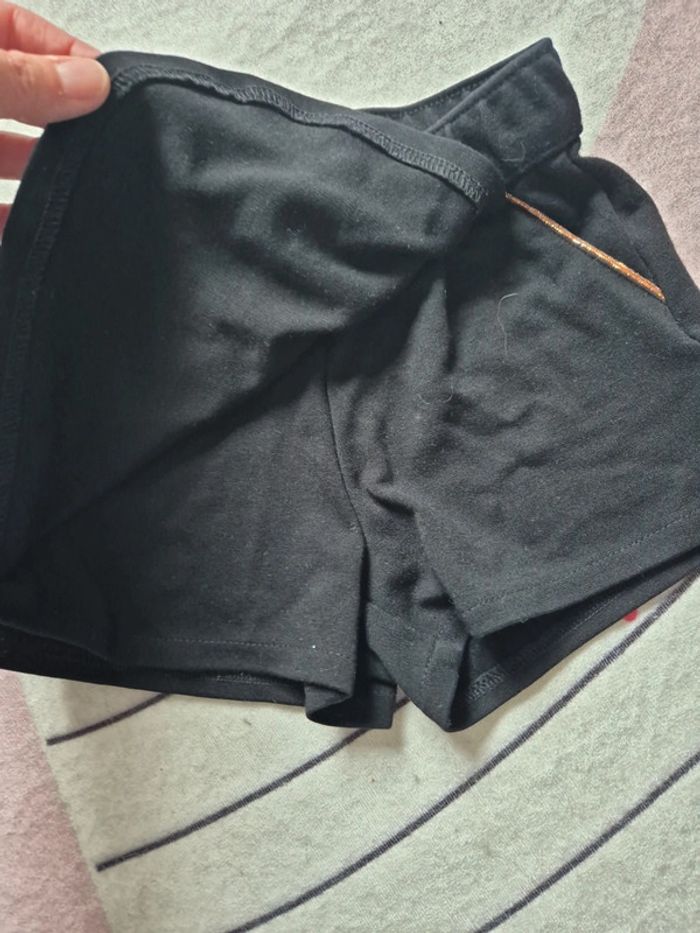 Jupe short noire 6 ans - photo numéro 3