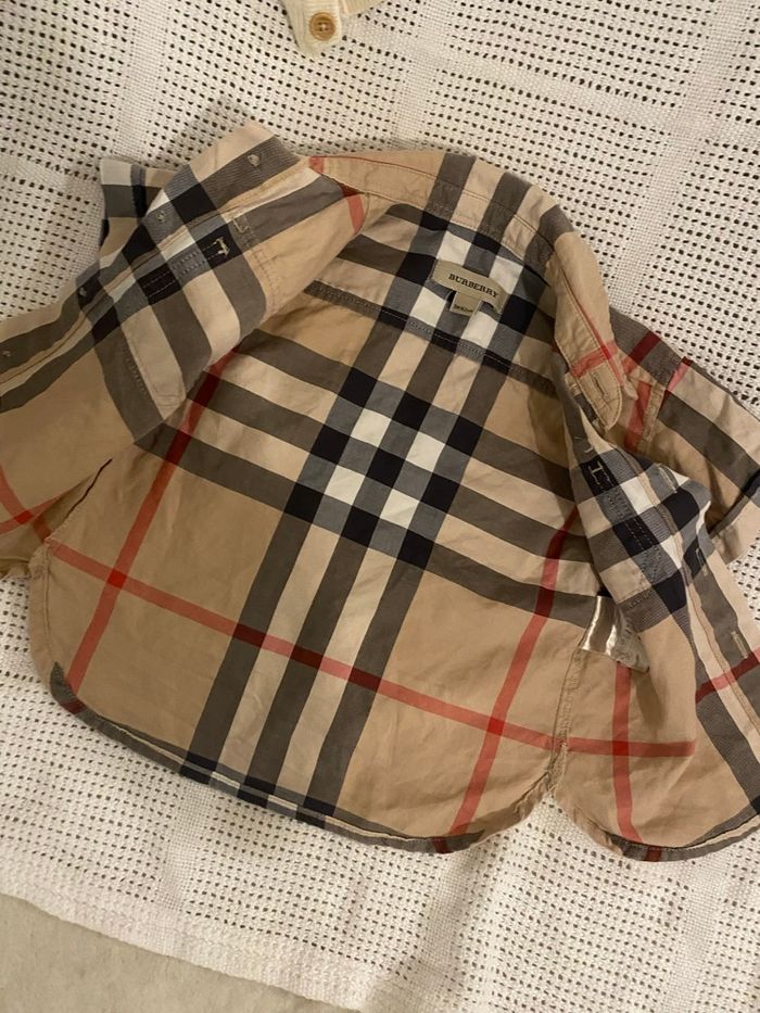 Chemise burberry avec pantalon tape à l’œil - photo numéro 5