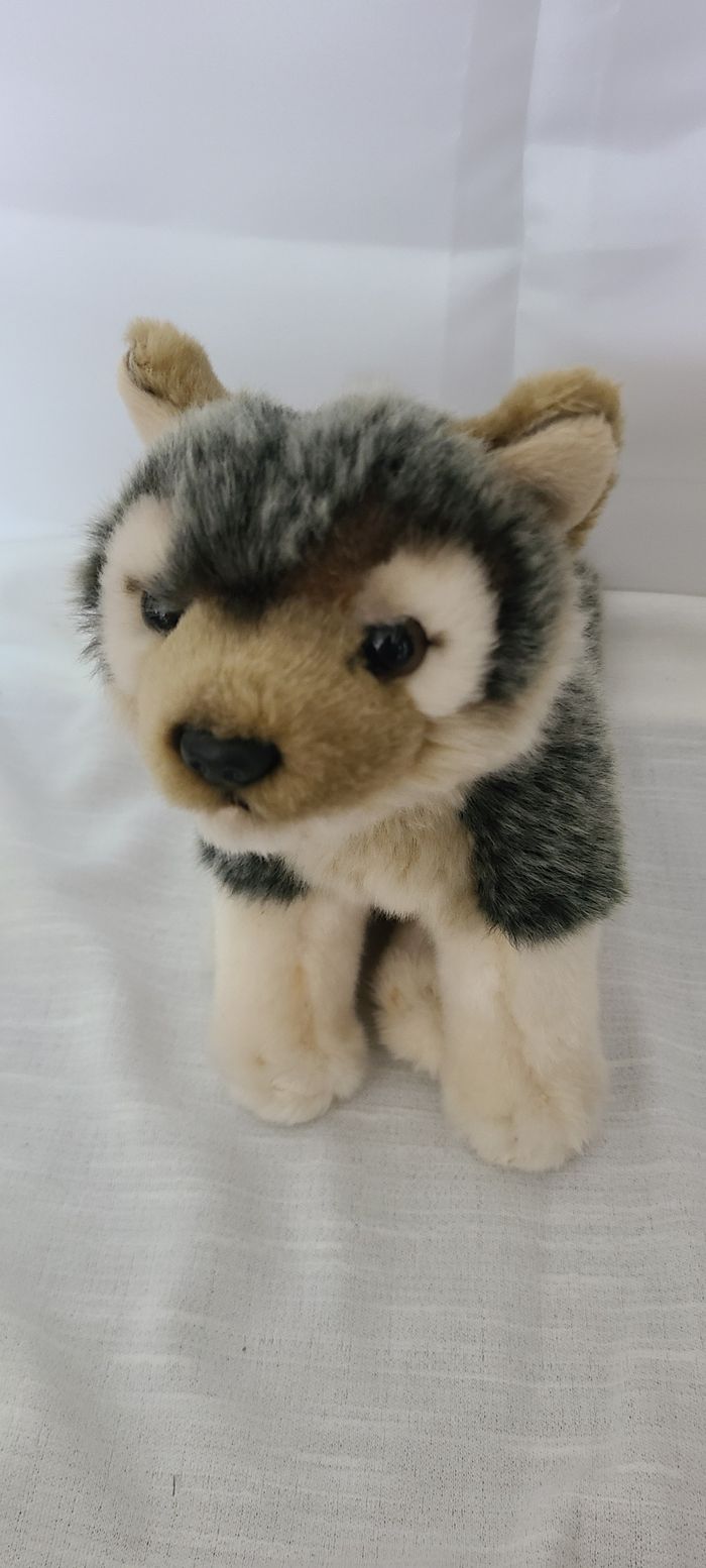 Loup assis , loup en peluche - photo numéro 6