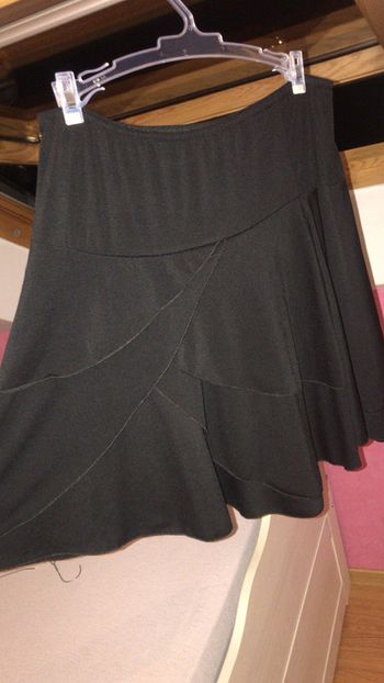 Jupe de couleur noir neuf