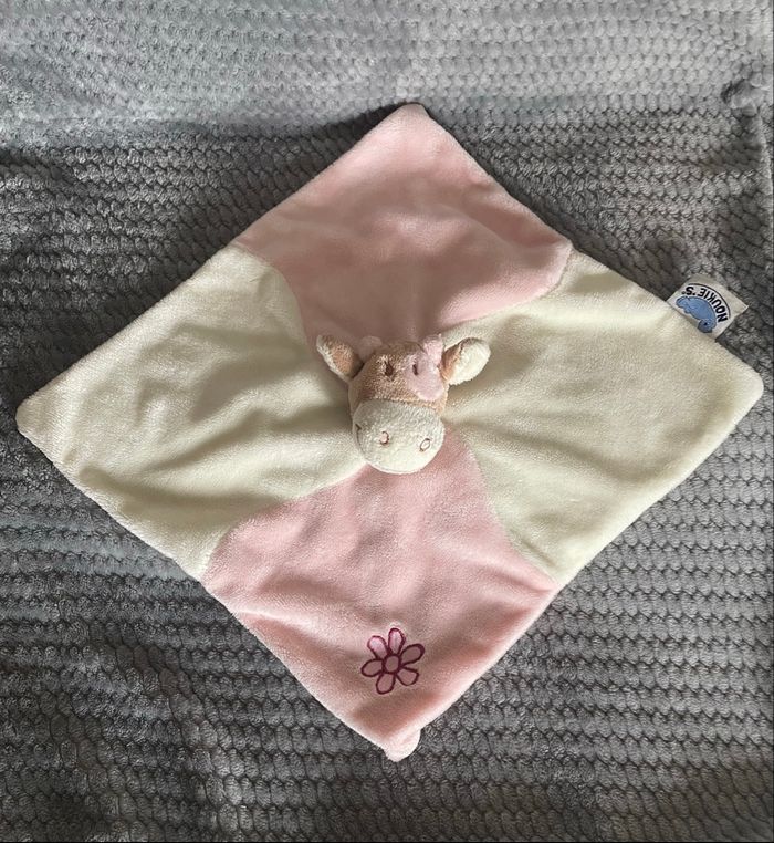 Doudou plat vache Lola beige rose fleur Noukie's