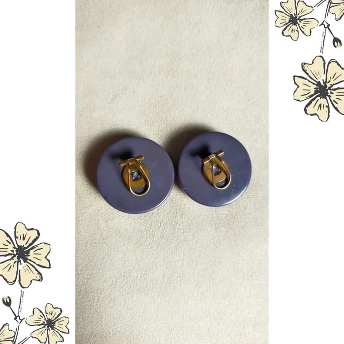 Boucles d’oreilles clip vintage violettes – Look rétro intemporel - photo numéro 3