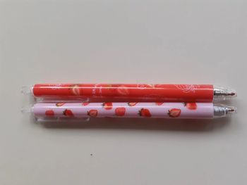 2 stylo fraise