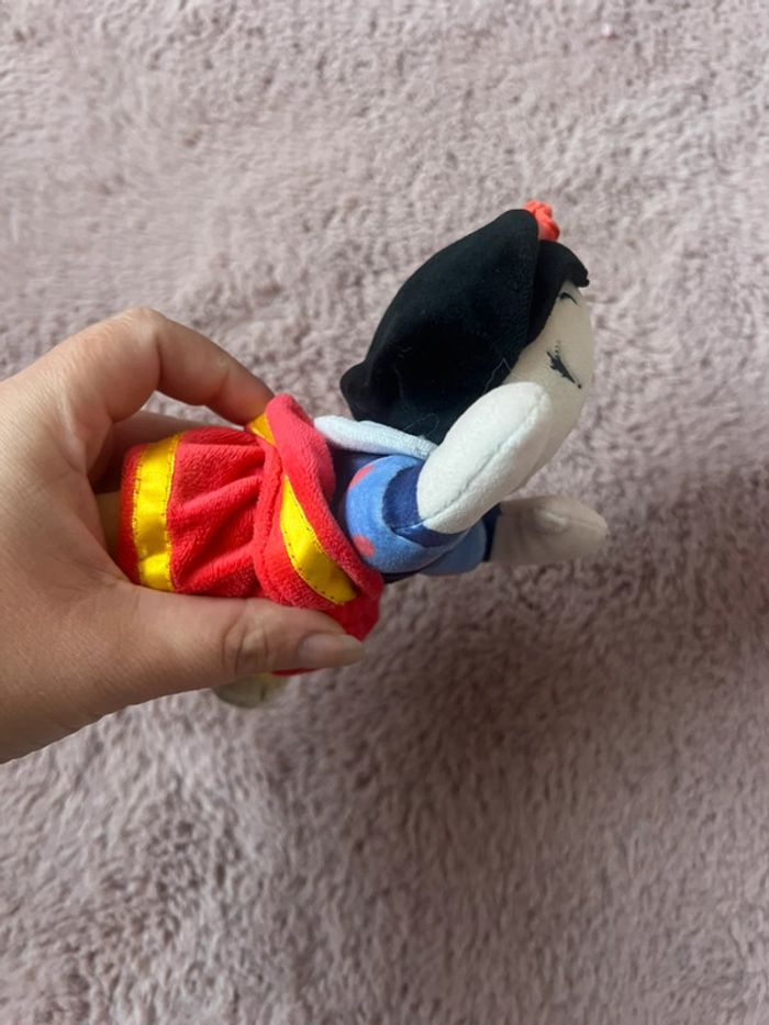 Peluche Disney snuglets blanche neige - photo numéro 2