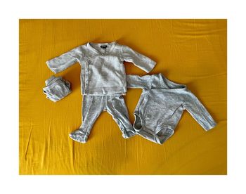 Ensemble naissance gris