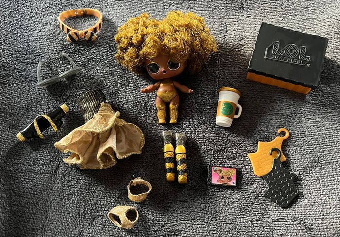 Petite poupée Lol surprise + accessoires comme sur la photos ( 27 )