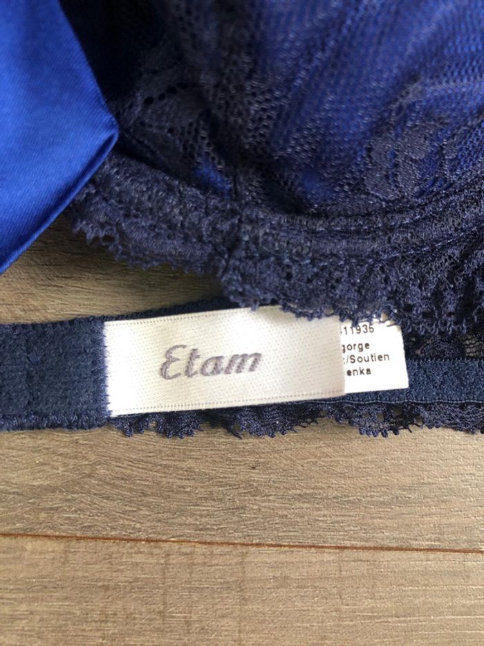 Très joli soutien gorge triangle Etam avec dentelle taille 90B bleu nuit - photo numéro 5