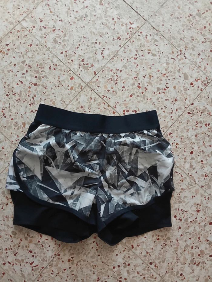 Short Décathlon 8/9 ans