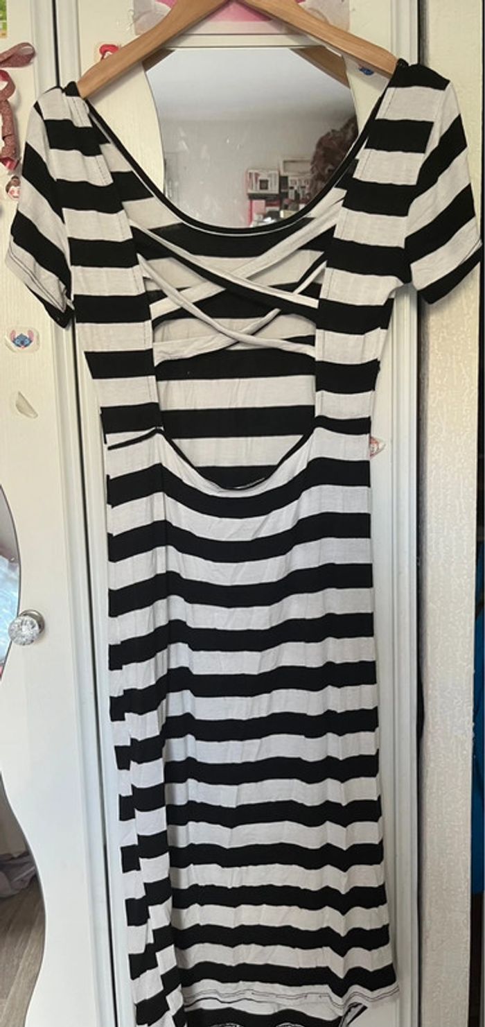 Robe longue à manches courtes avec un lacet dans le dos, blanche et noire, S - photo numéro 4