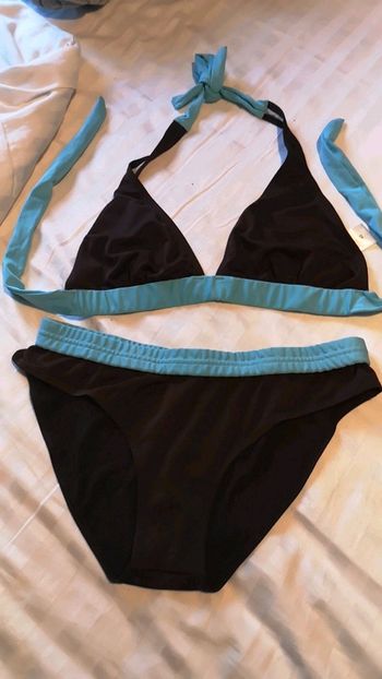Maillot de bain 2 pièces brun et bleu  clair.