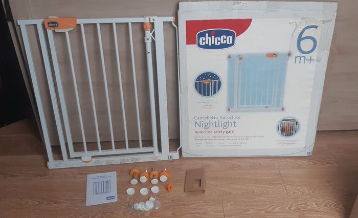 Barrière de sécurité enfant chicco night light 76-81 cm - photo numéro 1