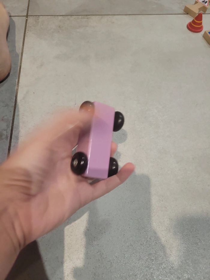 Jouet voiture rose bois roue - photo numéro 6