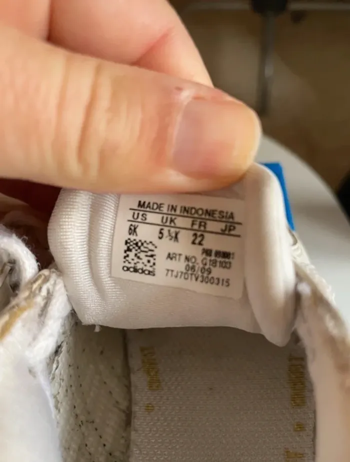 Baskets bébé Adidas taille 22 - photo numéro 4