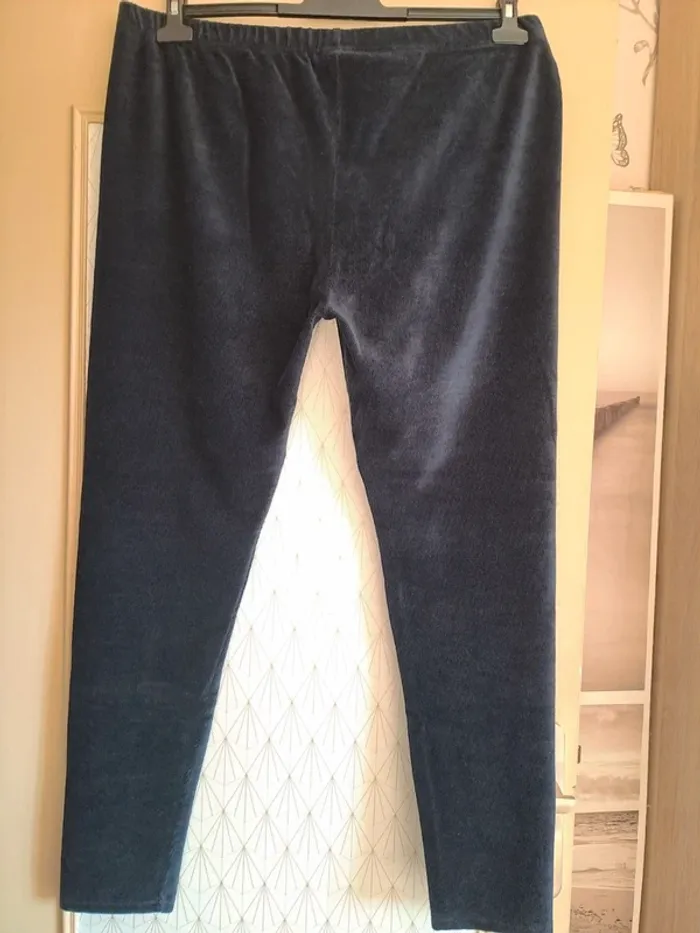 Pantalon femme velours comme neuf porté 1 fois T6 noir - photo numéro 2