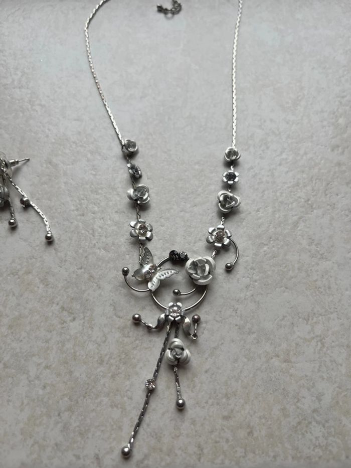 Collier + boucles d’oreilles - photo numéro 2