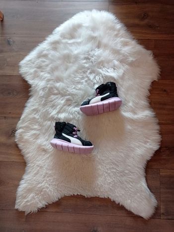 Puma basket boots de neige pointure 24 noir et lila