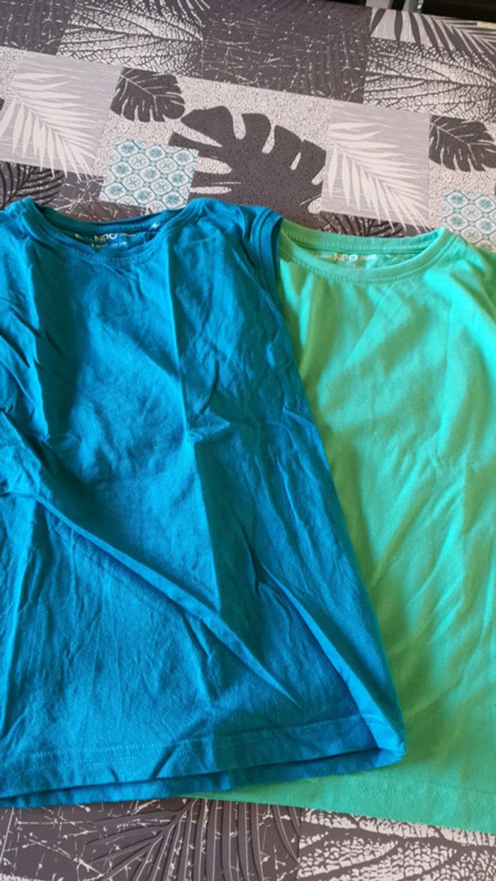 2 Teeshirts sans manches - photo numéro 2