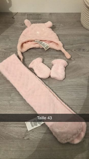 Ensemble bonnet écharpe et gants