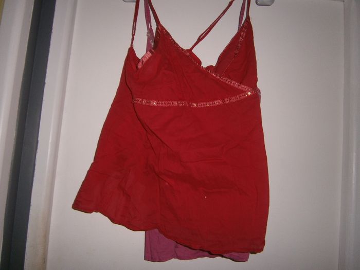 Lots, de petit haut, un rouge, et un fuchsia - photo numéro 9