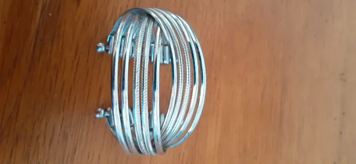 Joli bracelet rigide en métal - photo numéro 5