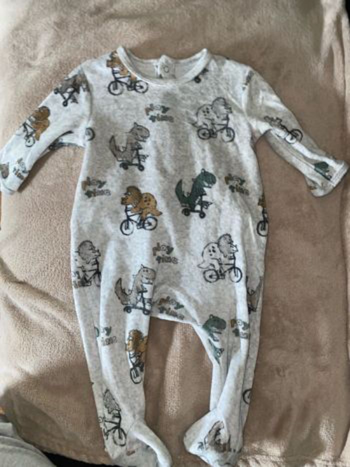 Lot pyjamas velours 6 mois - photo numéro 4