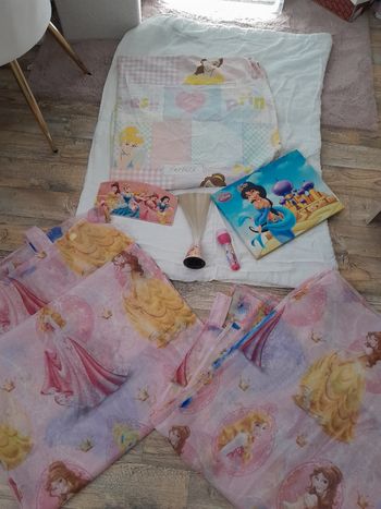 Grand Ensemble princesse disney deco et textile literie couverture, housse réversible et 2grands rideaux 