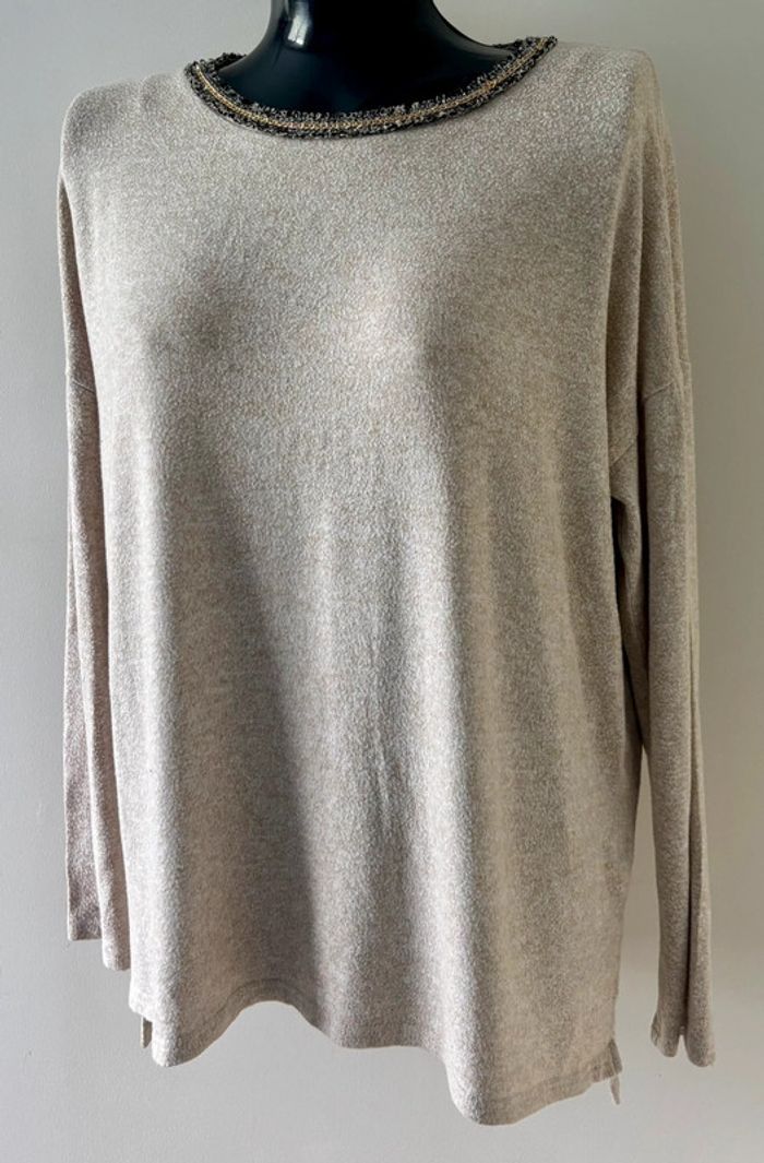 Haut doux beige à col bijou - photo numéro 2