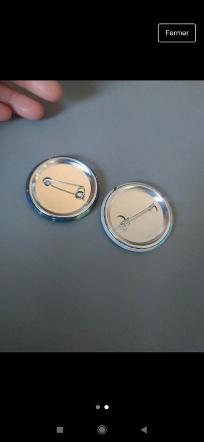 Lot de deux badges sciences PO Lille - photo numéro 2