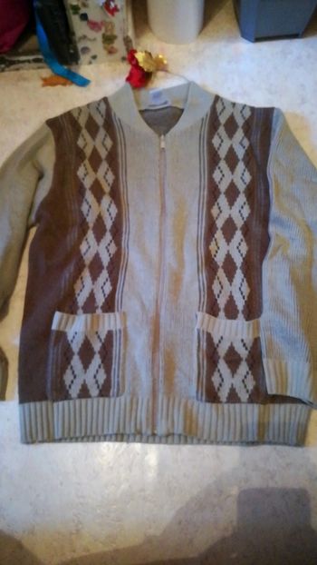 Gilet acrylique homme daxon taille m quelques bouloches